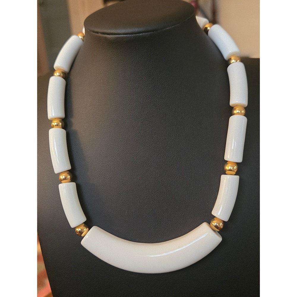 Napier White Goldtone Lucite/Acrylic Tube Necklace Vintage 1980s